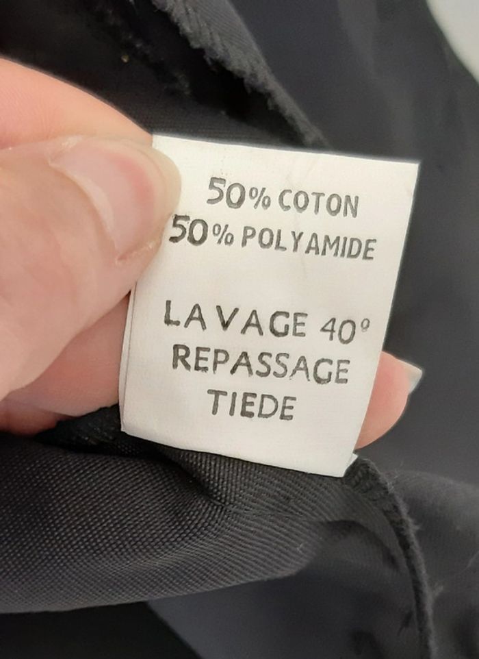 Magnifique veste cintrée La Milliardaire noire avec coutures et boutons dorés - photo numéro 14