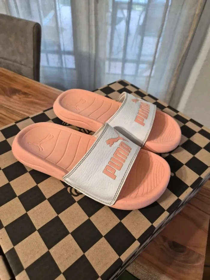 Claquettes PUMA rose corail/blanc T35.5 d'occasion - Sandales sport TBE