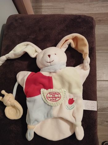 Doudou lapin marionnette 