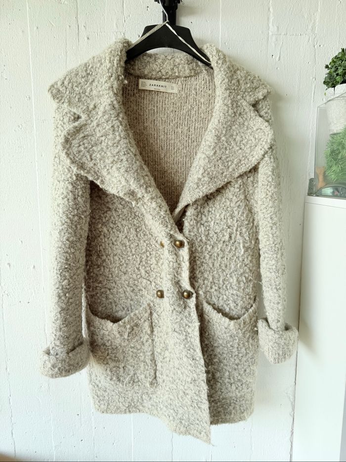 Veste peluche Zara  Fermeture pressions effet boutonnage officier  Deux poches plaquées latérales  Revers aux manches - photo numéro 2