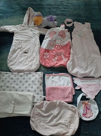 Lot d'articles bébé fille