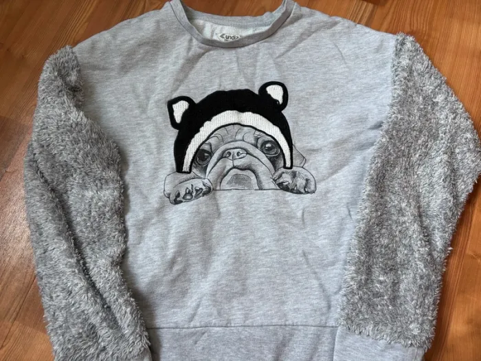 Pull imprimé tête de chien