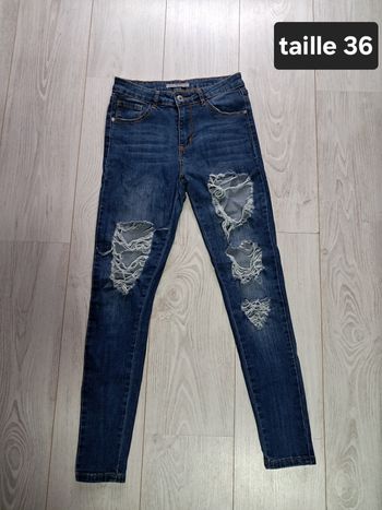 Jeans déchiré taille 36 hello miss