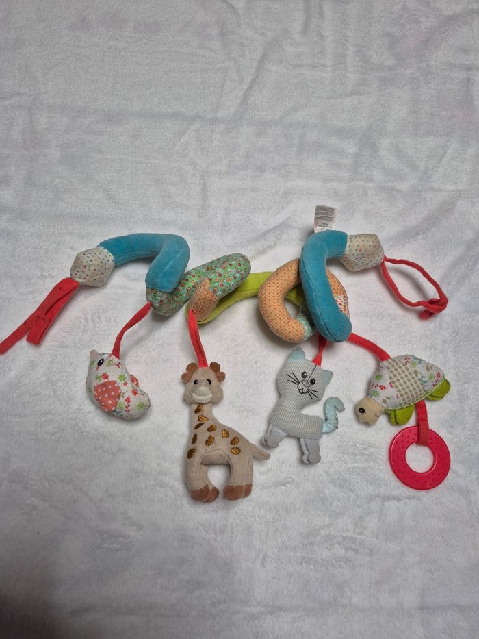 Spirale de jeux Sophie la girafe  pour poussette