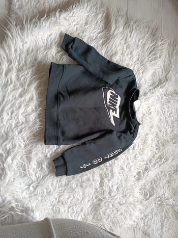 Pull Nike 24 mois