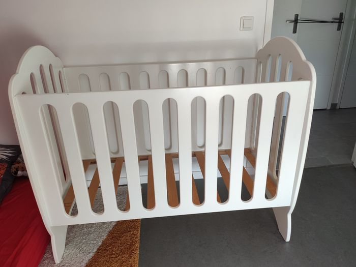 Lit barreaux et matelas