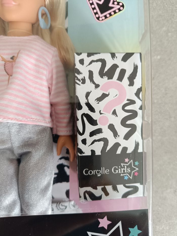 Corolle girls + 1 tenue surprise - photo numéro 2