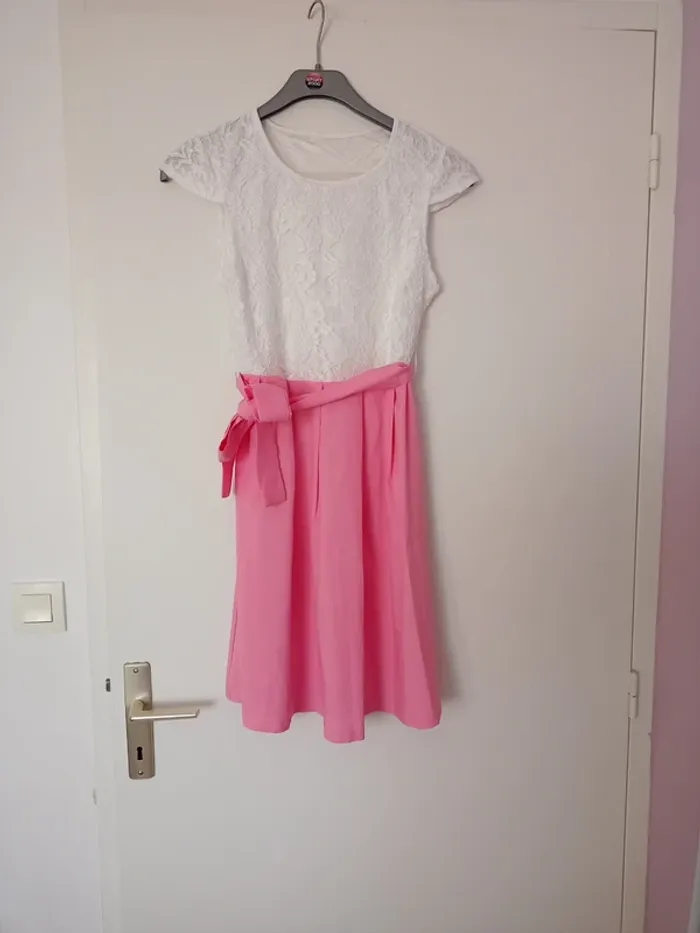 Jolie Robe d'été rose et blanche légère