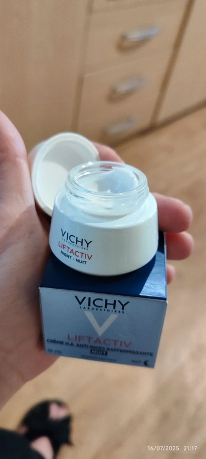 Vichy
Lift Activ Crème H.A. de Nuit Anti-Rides Raffermissante, 50ml - photo numéro 3