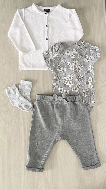 Ensemble assorti gris et blanc 9mois