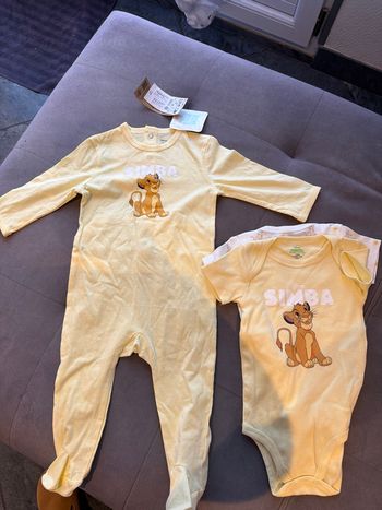 Ensemble pyjama plus 2 bodys roi lion de chez kiabi