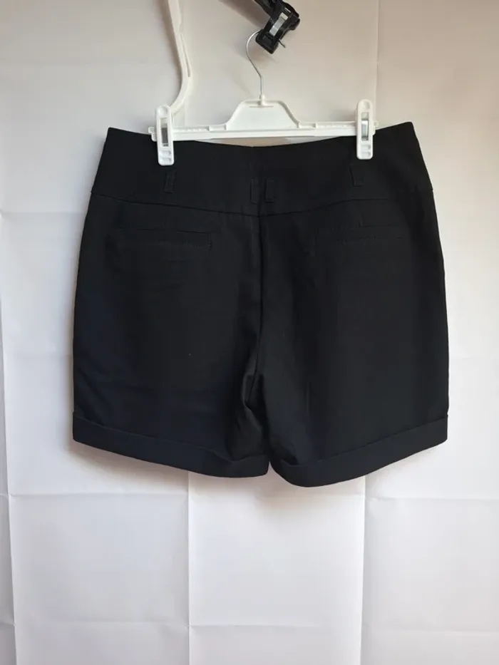 Short taille 42 - photo numéro 2