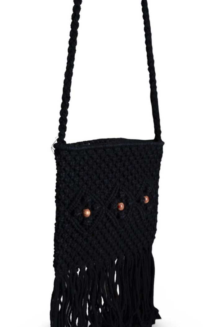 Sac bandoulière noir en macramé et franges • macramé crossbody bag with fringes - photo numéro 2
