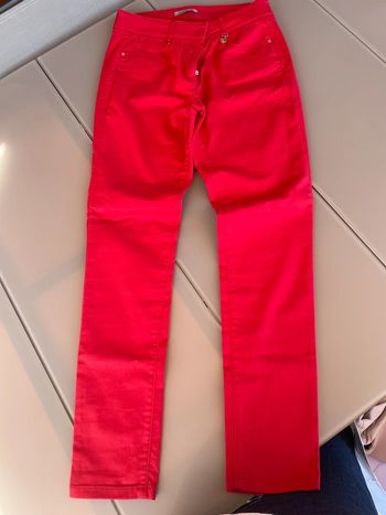 Jean rouge taille