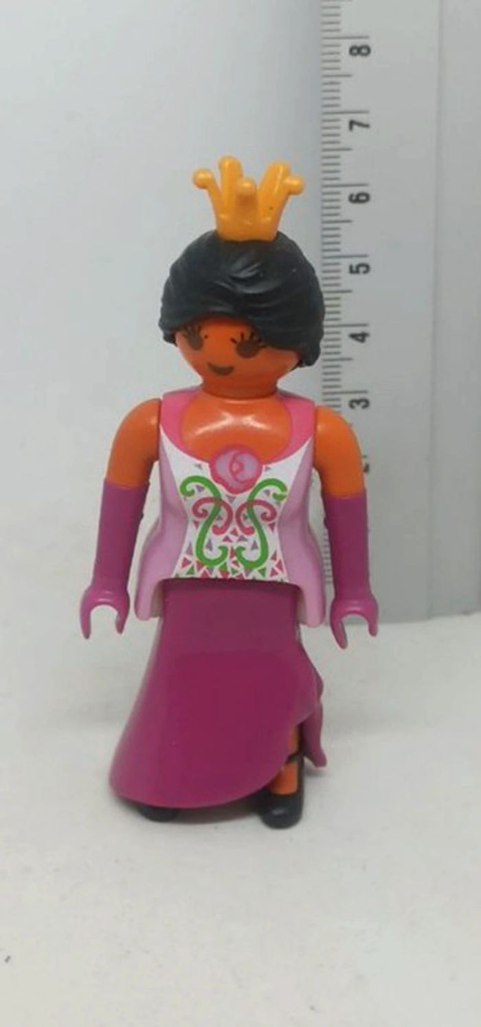 Femme Princesse avec couronne et robe violette playmobil