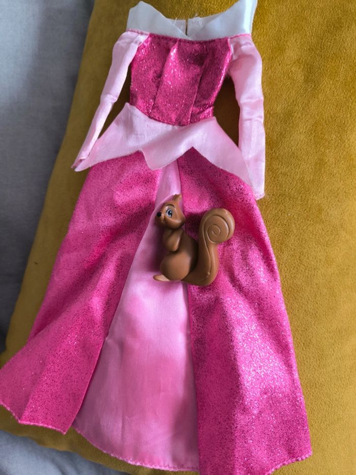 Poupée Disney Aurore avec robe et figurine - photo numéro 5