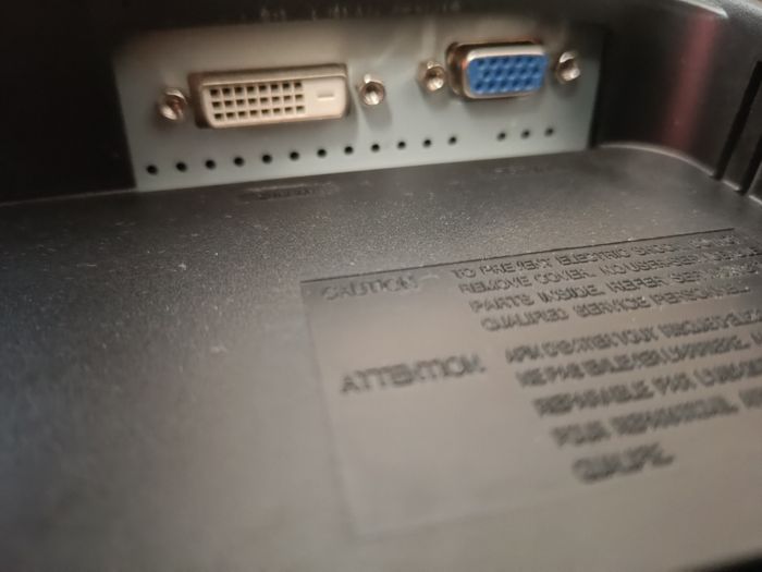 Écran Samsung , clavier HP , câbles d'alimentation - photo numéro 5