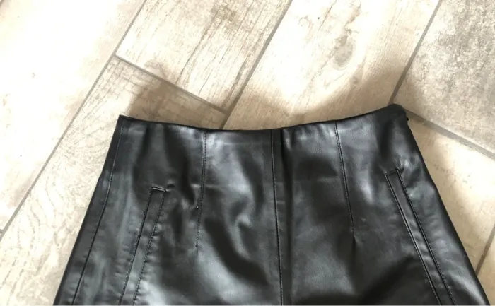 Short simili cuir Zara TBE Taille XS - photo numéro 3