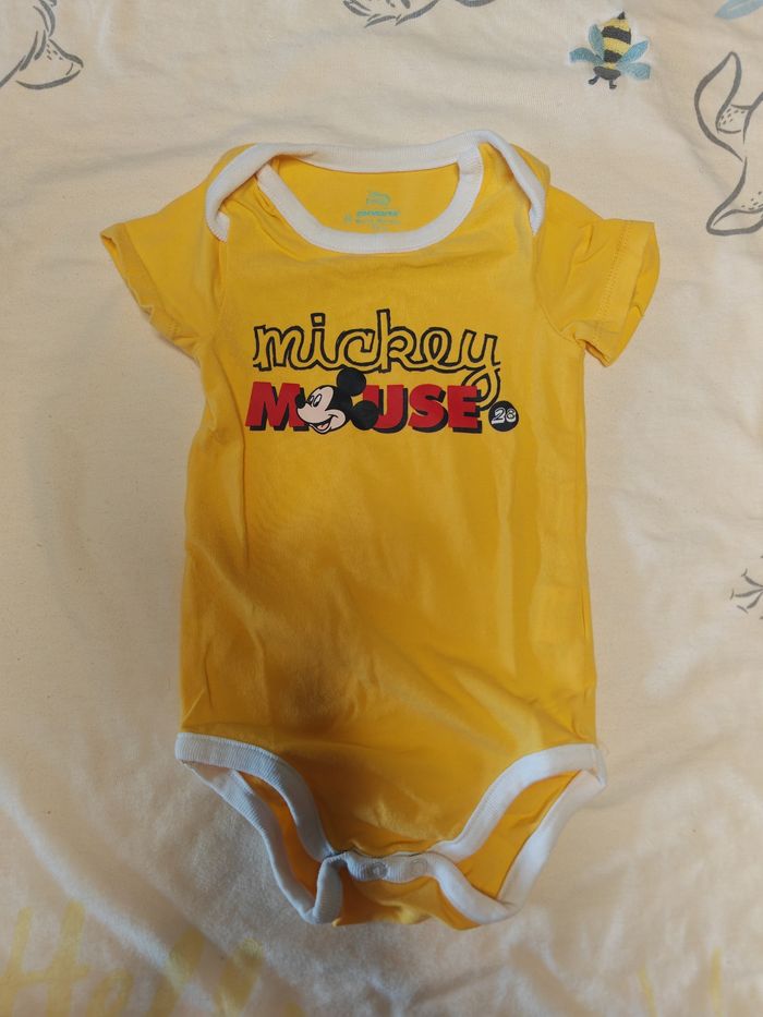 Lot 5 bodys Mickey Disney 9mois - photo numéro 2