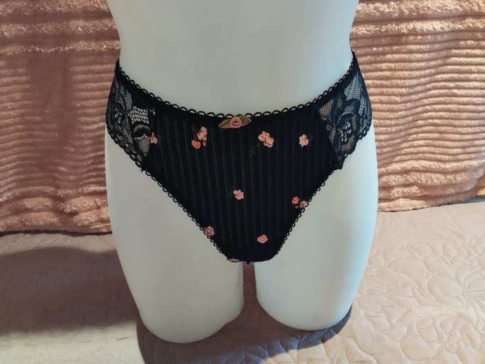 Ensemble sous vêtements noir petite fleur - photo numéro 5