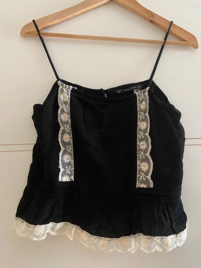 Petit crop top à bretelles noir et dentelle zara