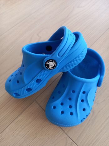 Crocs bleues taille 23