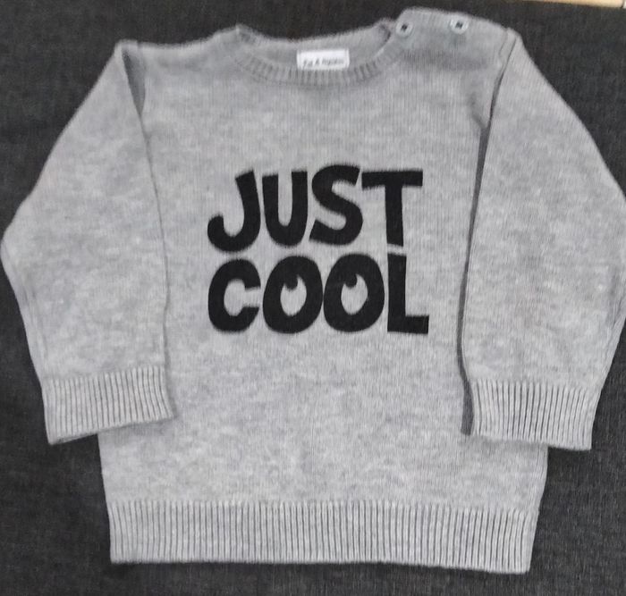 Pull bébé comme neuf taille 6 mois (gris)