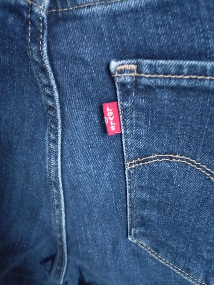 Jean Levi's très jolie couleur bleu. Taille 36. - photo numéro 9