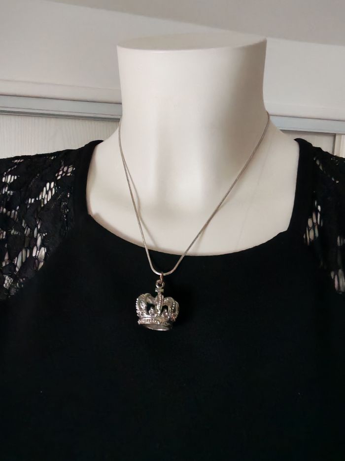 Collier en chaîne pendentif couronne couleur argentée - photo numéro 1