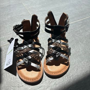 Sandales neuves