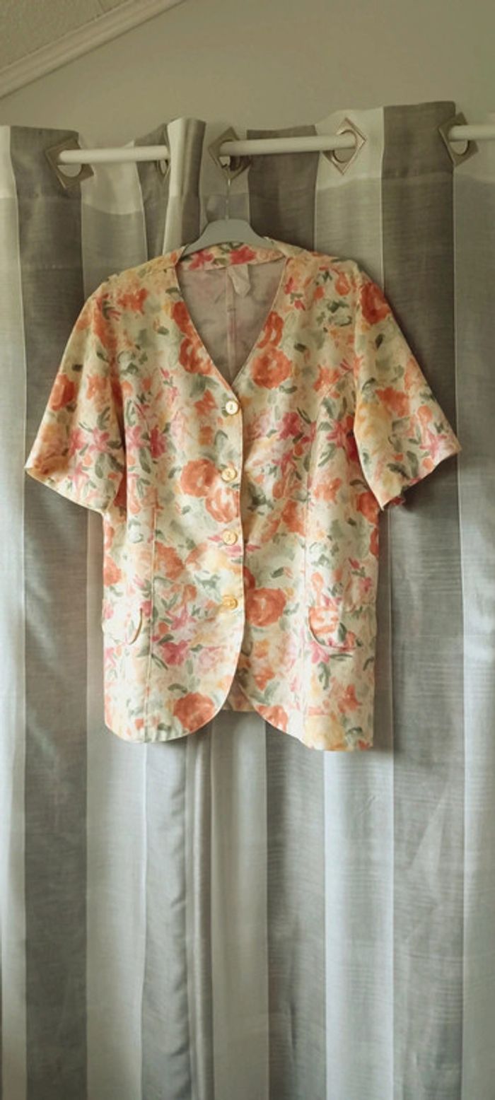 Veste femme manches courtes fleurie, avec épaulettes, taille 46-48, - photo numéro 2