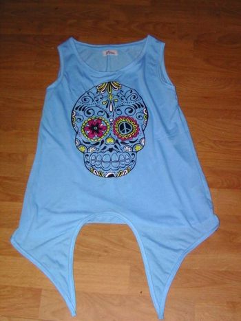 Tee shirt MIM bleu turquoise et tête de mort multicolore à nouer S TBE