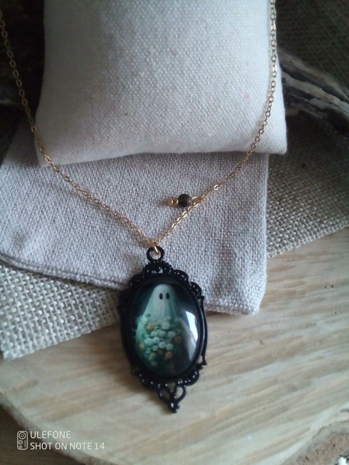 Collier pendentif médaillon fantôme 👻. - photo numéro 2