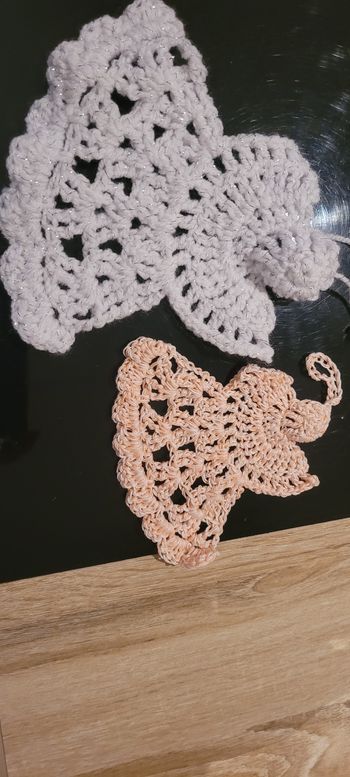 Paire d’anges au crochet - Décoration murale artisanale - Couleurs pastel”