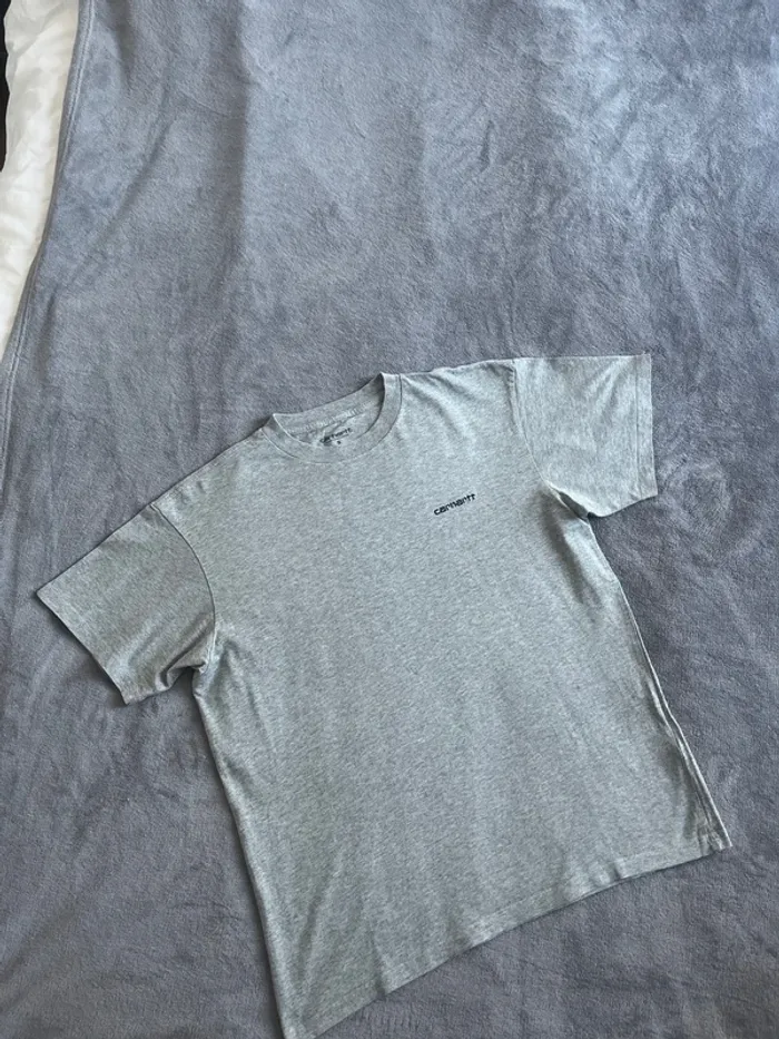 T-shirt Carhartt WIP gris logo poitrine – Neuf sans étiquette – Taille S