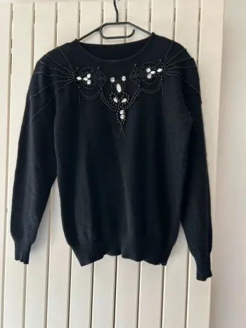 Pull avec perles de créateur taille M en parfait état
