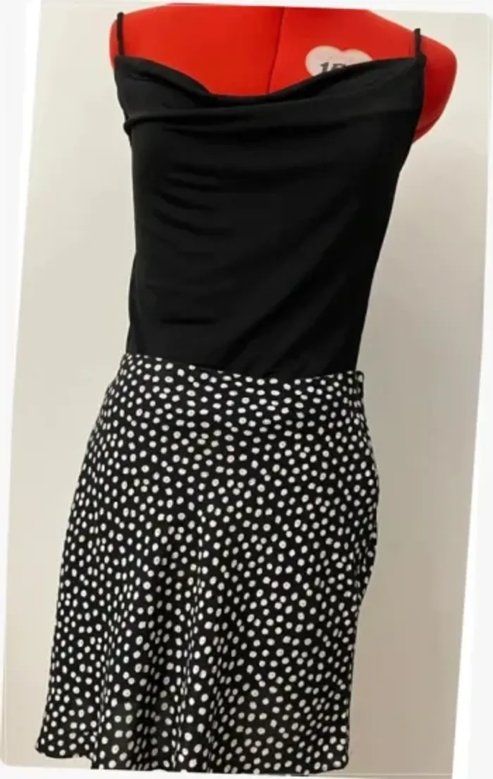 Jupe fluide satinée noire à pois blanc Primark