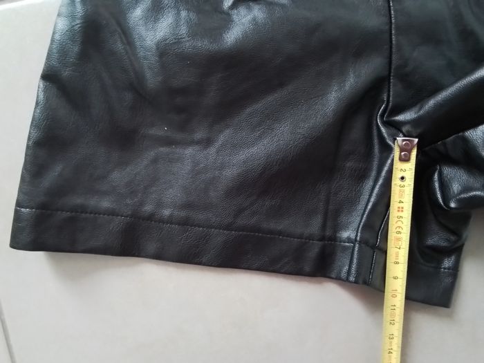 Short femme T XS noire en simili cuir - photo numéro 3