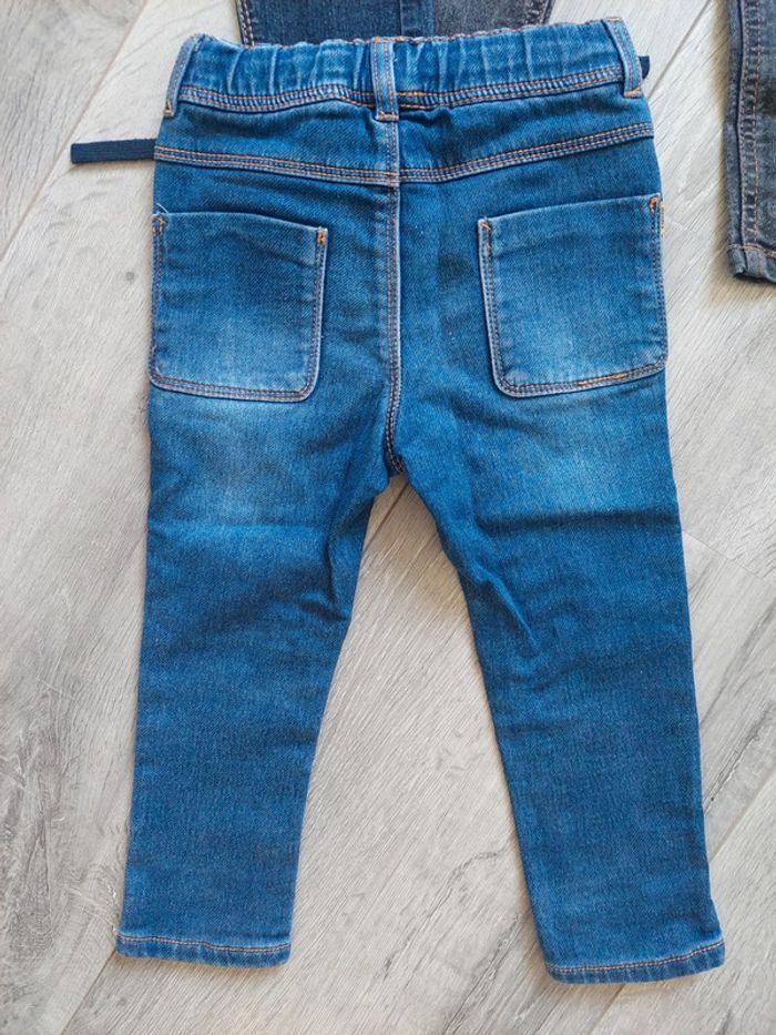 Lot x3 jeans 24 mois - photo numéro 3