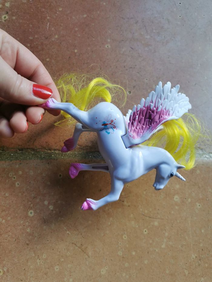 Figurine Licorne blanc et rose en plastique - photo numéro 3