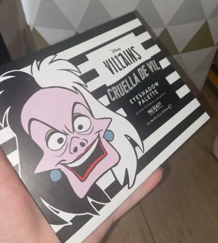 Palette Disney Cruella neuve - photo numéro 2