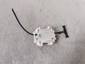 Lanceur Beyblade Burst Hasbro Blanc - Rotation Droite/Gauche (R/L