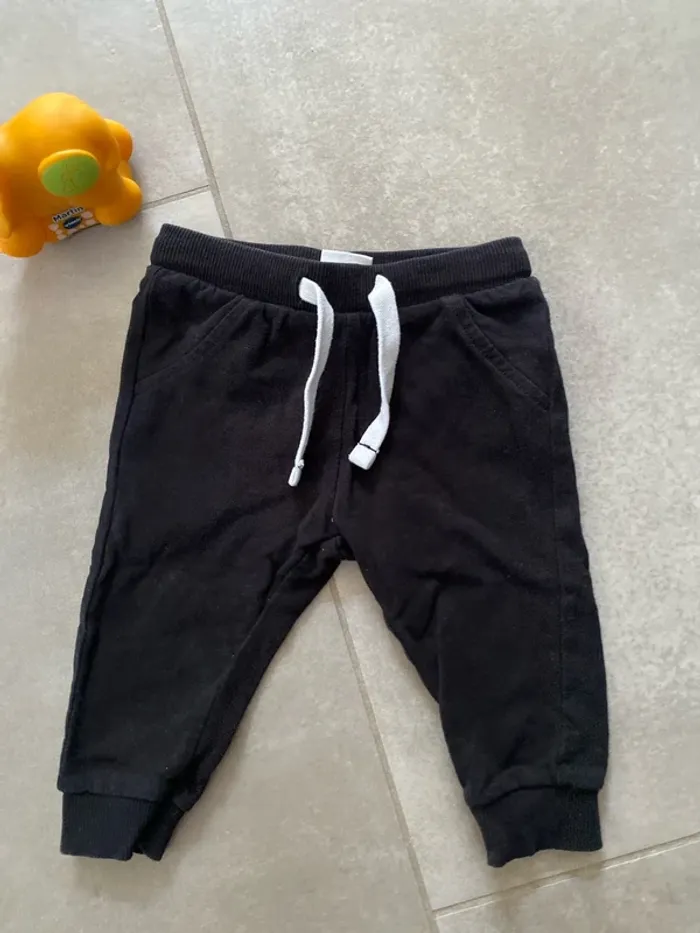 Lot joggings 6 mois - photo numéro 2