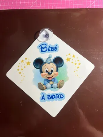 Plaque bébé à bord Mickey