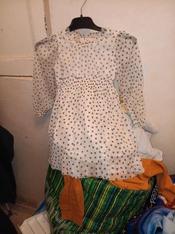 Robe zara 18 24 mois quelques mailles tirées