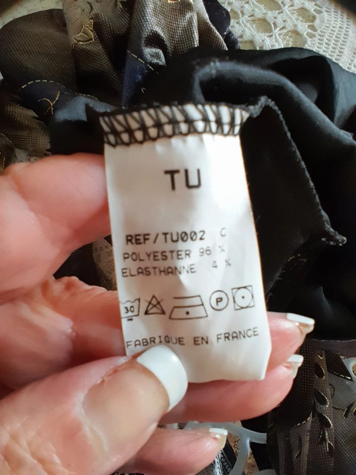 Haut femme,imprimé fleurs, (tons noir, violet, crème, doré) taille TU, Marque Vernal - photo numéro 6