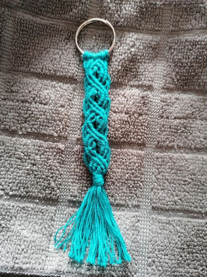 Cadeau porte-clés macramé de différentes couleurs - photo numéro 4
