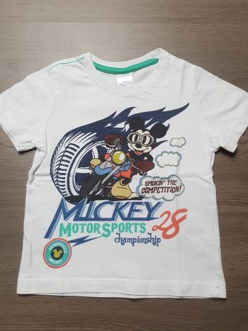 T-shirt manches courtes taille 98