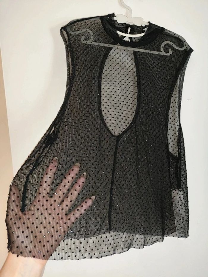Camiseta top transparente y con brillo