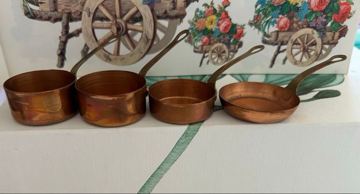 Batterie de casseroles en cuivre Villedieu pour maison de poupée - photo numéro 4